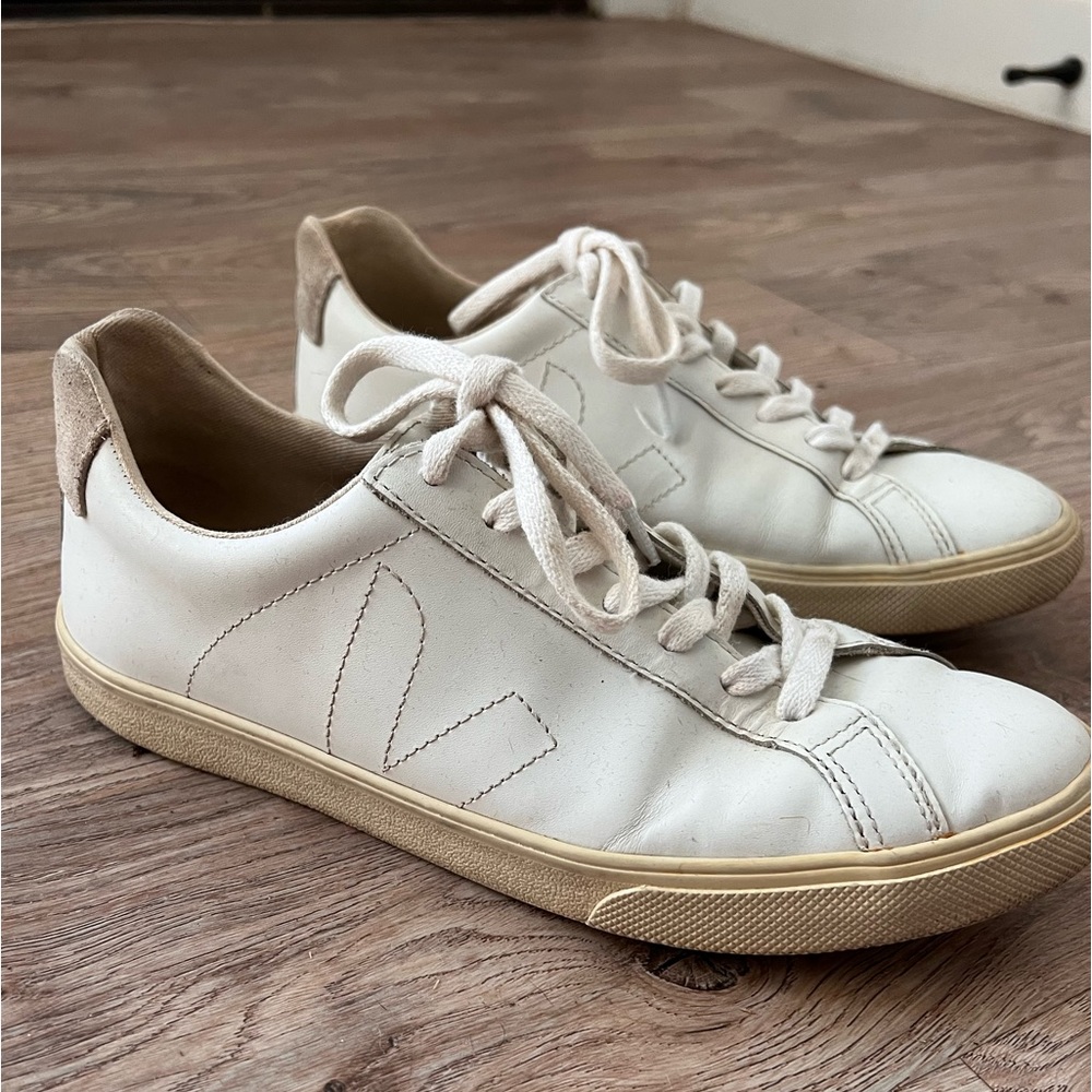 White Veja Esplar Size 8